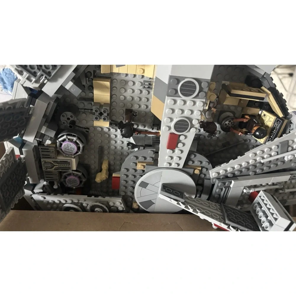 LEGO Star Wars Millennium Falcon (75105) LEGO's Set W Book Box darth Vader toys